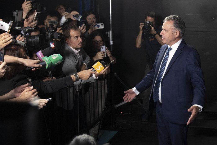 Yamandú Orsi, previo al debate presidencial. · Foto: Martín Varela Umpiérrez