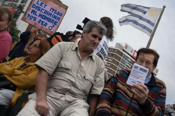 Movilización por el Día Internacional del Hombre en Uruguay, el 19 de noviembre de 2024 · Foto: Mara Quintero Movilización por el Día Internacional del Hombre en Uruguay, el 19 de noviembre de 2024 · Foto: Mara Quintero