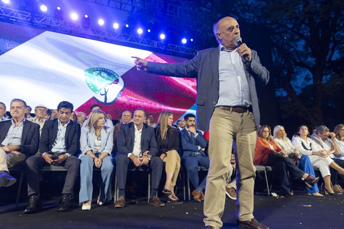 Pablo Mieres, el 20 de noviembre, durante el acto de cierre de la Coalición, en el obelisco de Montevideo. · Foto: Rodrigo Viera Amaral