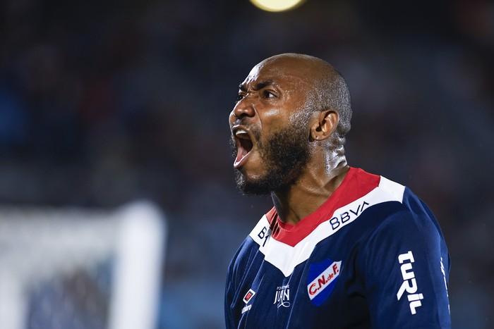 Diego Herazo, de Nacional, el 22 de noviembre, durante el partido ante Montevideo City Torque, en el estadio Centenario. · Foto: Ernesto Ryan