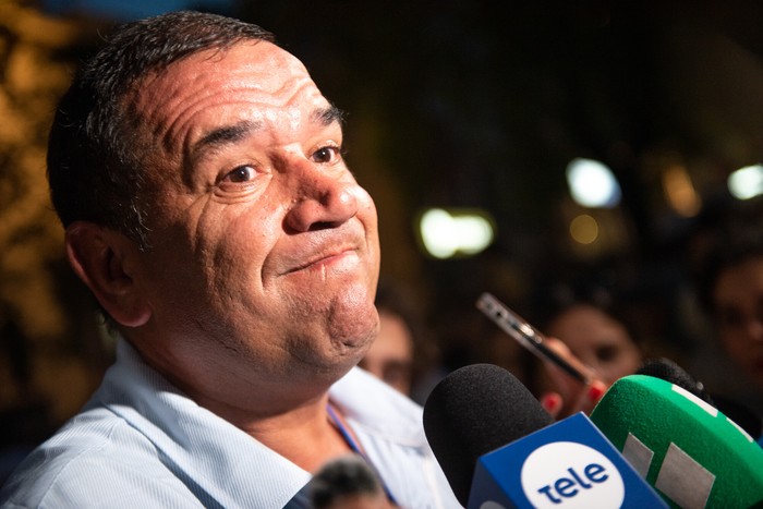 Sebastián Da Silva, el 24 de noviembre, al momento de llegar a la sede de campaña del Partido Nacional, en Montevideo. · Foto: Gianni Schiaffarino