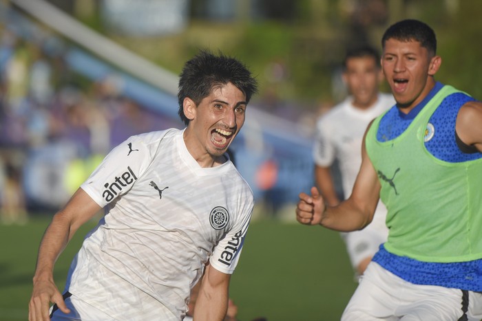 Franco Pizzichillo, de Montevideo City Torque, tras convertir el 2-1 en el Parque Capurro. · Foto: Gianni Schiaffarino