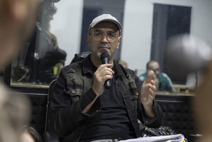 Gerardo Nieto, durante el ensayo de Karibe con K, el 29 de noviembre, en Montevideo.