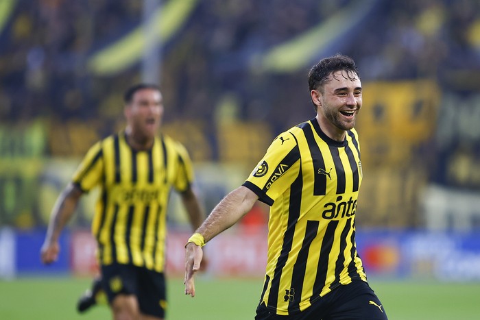 Pedro Milans, de Peñarol, durante un partido en el estadio Campeón del Siglo. · Foto: Ernesto Ryan