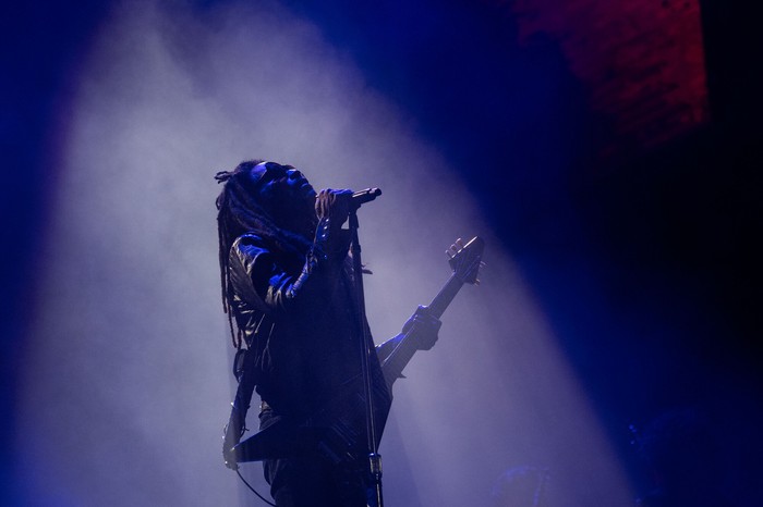 Lenny Kravitz, el 1 de diciembre, durante su show en el estadio Centenario. · Foto: Mara Quintero