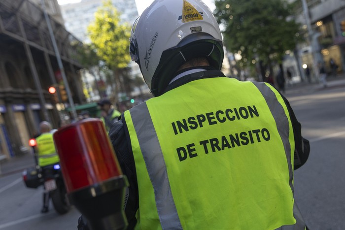 Inspectores en la avenida 18 de Julio  de Montevideo (archivo, diciembre de 2024). · Foto: Rodrigo Viera Amaral