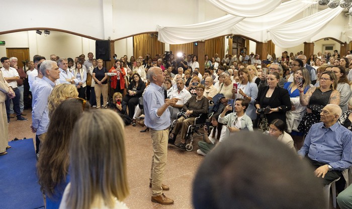 Reunión de Alianza Pais, este miércoles, en el Centro Asturiano. · Foto: Rodrigo Viera Amaral