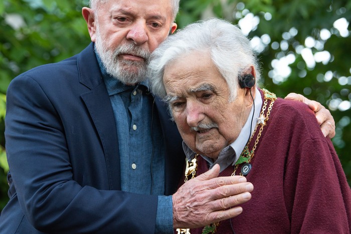 Luiz Inácio Lula da Silva y José Mujica, en la chacra de Rincón del Cerro. · Foto: Gianni Schiaffarino