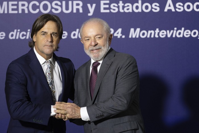 Luis Lacalle Pou y Luiz Inacio Lula da Silva, durante la cumbre del Mercosur. · Foto: Rodrigo Viera Amaral