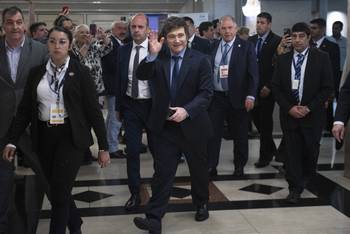 El presidente argentino Javier Milei y el canciller Gerardo Werthein en Montevideo (archivo, diciembre de 2024). · Foto: Gianni Schiaffarino