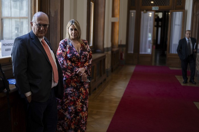 Raúl Rodríguez y Andrea Zumar en el parlamento. (archivo, diciembre de 2024) · Foto: Mara Quintero