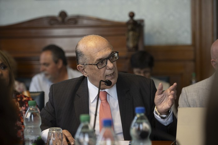 Raú Rodríguez en la comisión de Salud del Senado. · Foto: Mara Quintero