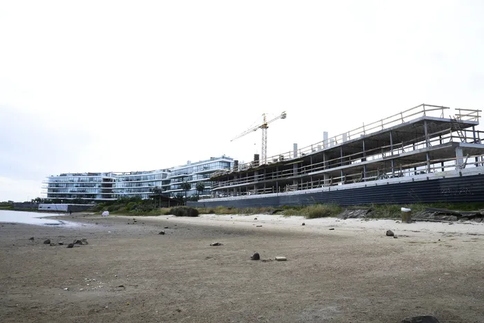 Obra del edificio Delamar Lofts en La Barra (archivo, noviembre de 2024). · Foto: Natalia Ayala
