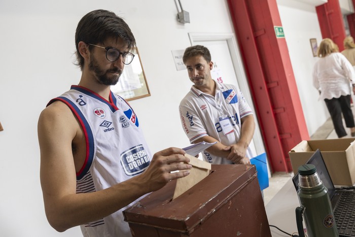 Durante las elecciones, el 14 de diciembre, en el Estadio Gran Parque Central. · Foto: Rodrigo Viera Amaral