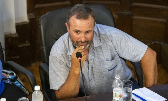 Dany Pérez, alcalde de Tarariras, en la sesión de la Junta Departamental de Colonia. · Foto: Ignacio Dotti