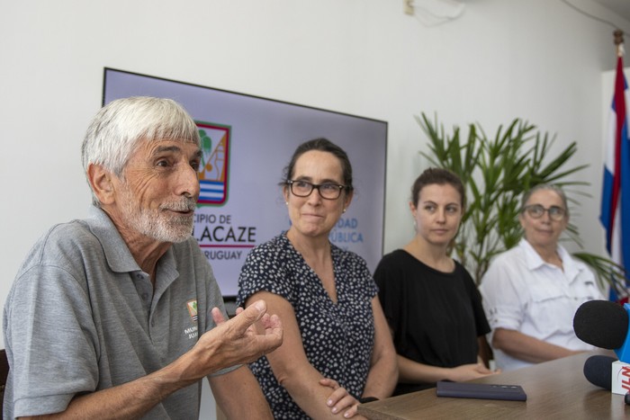 Arturo Bentancor, Ana Vallarino, Micaela Villanueva y  Silvia Rodríguez, el 17 de diciembre, durante la conferencia en el Municipio de Juan Lacaze · Foto: Ignacio Dotti