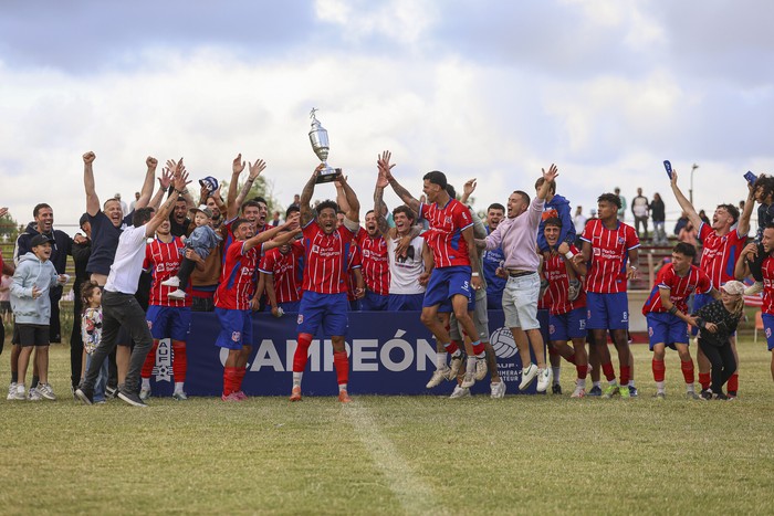 Foto principal del artículo 'Central Español venció a Bella Vista en la hora y jugará la final por el ascenso a la B' · Foto: Rodrigo Viera Amaral