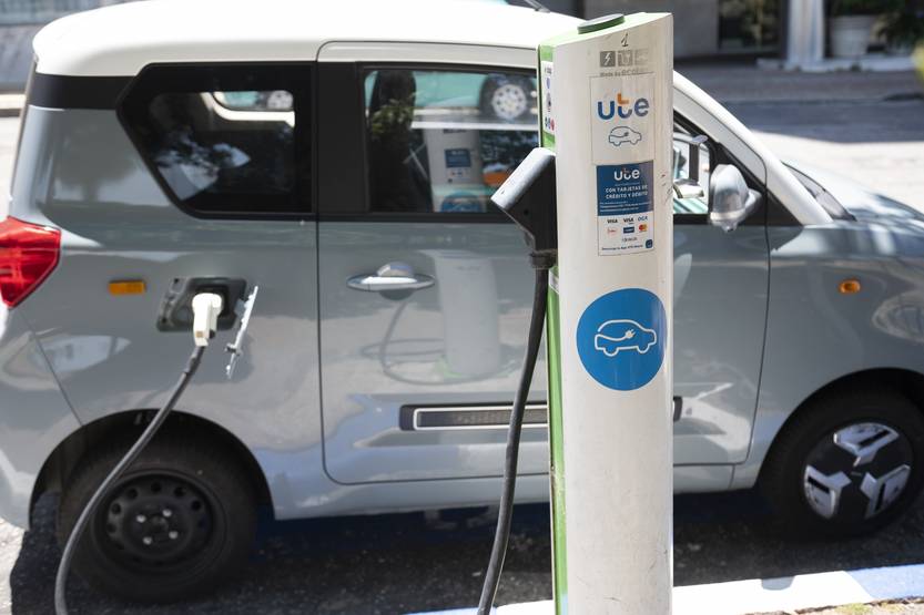 Auto eléctrico RS251943_20241229_AM269