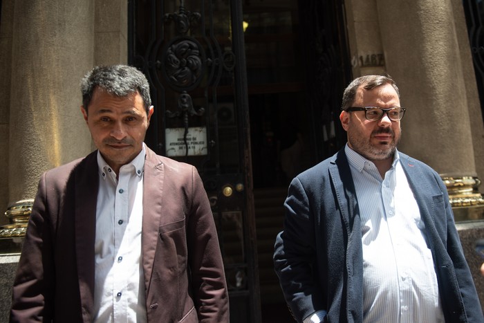 Daniel Pérez y Felipe Schipani a la salida de la Corte Electoral · Foto: Gianni Schiaffarino