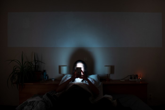 Foto principal del artículo 'La región tiene una nueva ley modelo para combatir la violencia digital contra las mujeres: qué establece y cómo podría adaptarse en Uruguay' · Foto: Gianni Schiaffarino