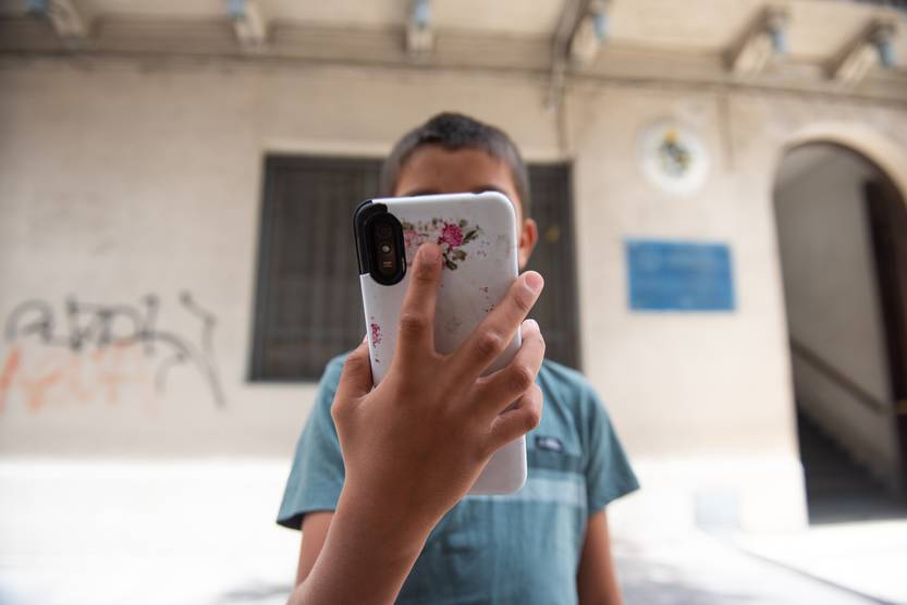 20250210 celulares niños