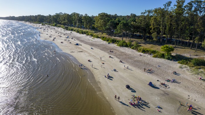 Playa de Santa Ana, el 5 de enero, en el departamento de Colonia. · Foto: Ignacio Dotti