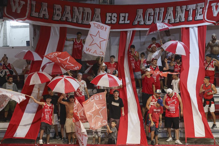 Hinchas de Welcome (archivo, enero de 2025). · Foto: Rodrigo Viera Amaral