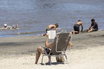 Playa Ramírez, el 11 de enero, en Montevideo. · Foto: Rodrigo Viera Amaral