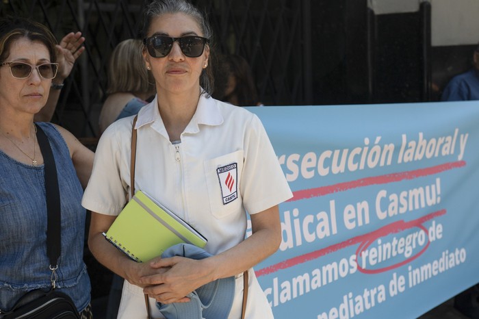 Movilización de médicos del Casmu en la Dinatra. · Foto: Alessandro Maradei