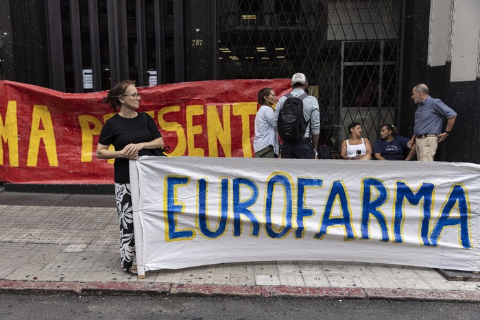 Durante la manifestación de trabajadores de Eurofarma, el 20 de enero, en la Dinatra. · Foto: Ernesto Ryan