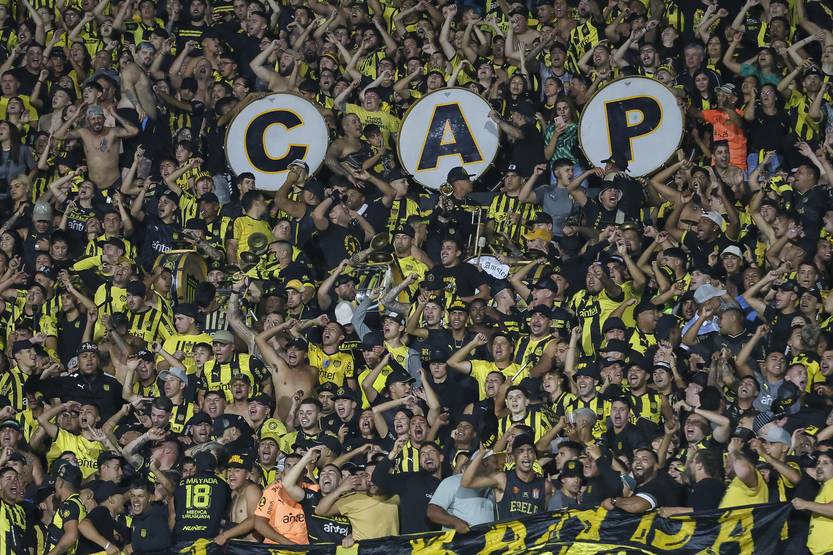 20250122 Peñarol hinchada
