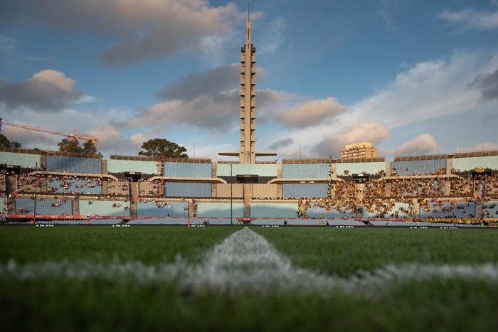 Estadio Centenario, previo a un partido por la copa Serie Río de la Plata (archivo, enero de 2025). · Foto: Gianni Schiaffarino