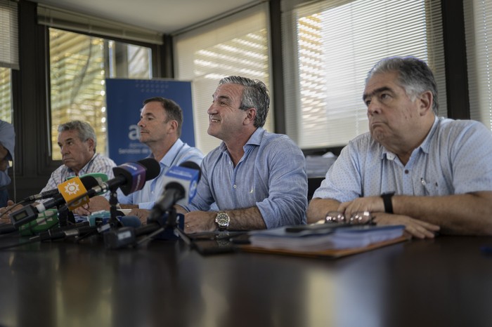 Juan Ramón Blanco, Néstor Graña, Marcelo Sosa y Julio Micak, durante la conferencia de prensa en ASSE. · Foto: Mara Quintero