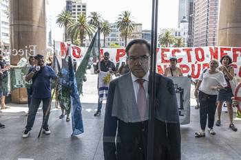 Robert Bouvier, durante la firma del proyecto Neptuno, el 23 de enero, en la Torre Ejecutiva. · Foto: Ernesto Ryan