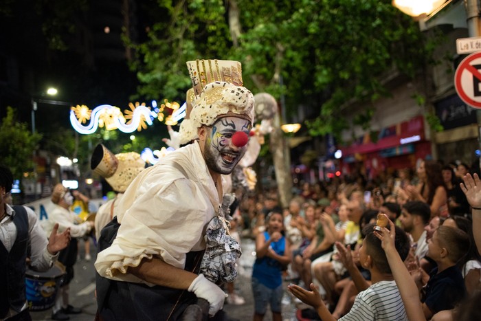 Araca la Cana, en el Desfile Inaugural del carnaval 2025 en 18 de Julio, el 23 de enero. · Foto: Gianni Schiaffarino