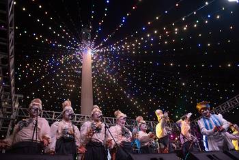 Araca la Cana durante el Desfile Inaugural de Carnaval 2023, en 18 de Julio, en Montevideo. · Foto: Gianni Schiaffarino