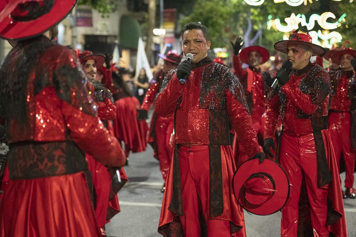 Caballeros en el desfile de Carnaval 2025. · Foto: Alessandro Maradei