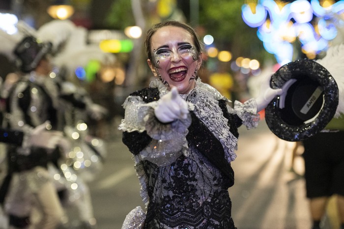 Parodista Adam's durante el Desfile Inaugural de Carnaval, el 23 de enero, en 18 de Julio. · Foto: Alessandro Maradei