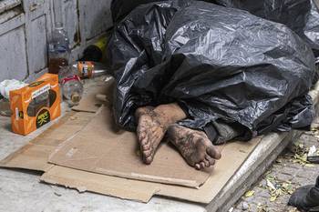 Foto principal del artículo 'Es falso que en los últimos tres años no hayan fallecido personas en situación de calle a la intemperie' · Foto: Ernesto Ryan