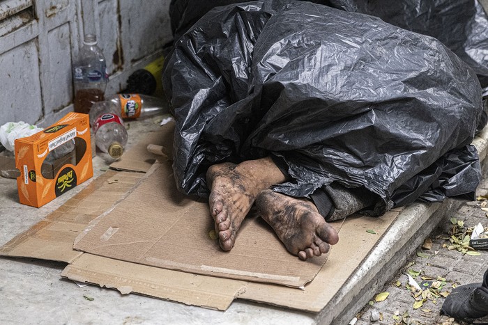 Foto principal del artículo 'Es falso que en los últimos tres años no hayan fallecido personas en situación de calle a la intemperie' · Foto: Ernesto Ryan