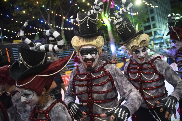 Murga Sorda de un Oído, durante el desfile inaugural del carnaval. (archivo, enero de 2025) · Foto: Gianni Schiaffarino