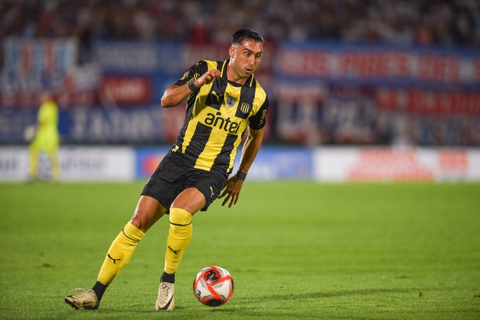 Jaime Baez, de Peñarol, en el estadio Centenario (archivo, 2025). · Foto: Gianni Schiaffarino