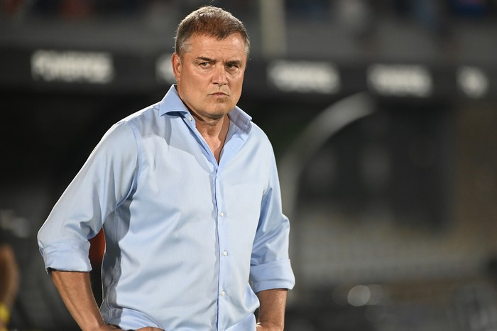 Diego Aguirre, el 26 de enero, durante el partido clásico, en el estadio Centenario. · Foto: Alessandro Maradei