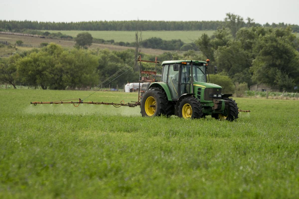Gobierno gravará determinados plaguicidas y defiende “utilizar instrumentos económicos como instrumentos ambientales”