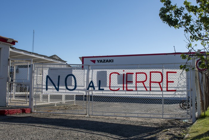 Portería de la planta industrial de Yazaki en Colonia del Sacramento. · Foto: Ignacio Dotti