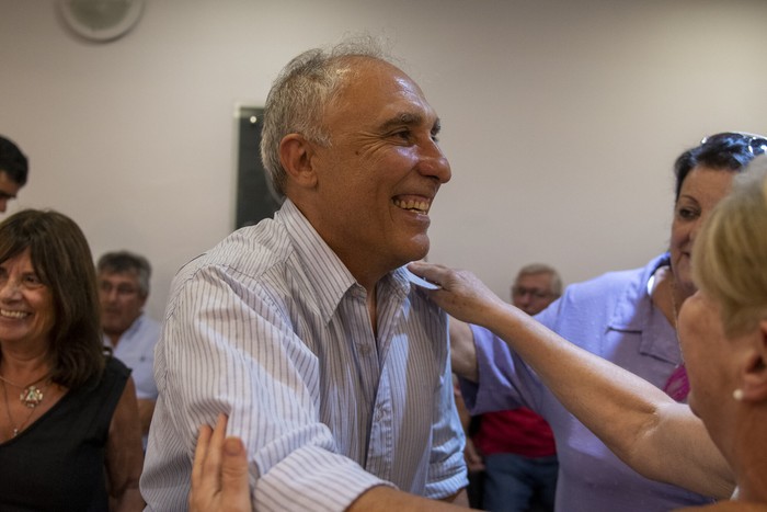 Daniel Palomares, proclamado precandidato a la Intendencia de Colonia, durante la Convención Departamental del Partido Colorado, el 1 de febrero, en el hotel Casa del Sol de Colonia del Sacramento. · Foto: Ignacio Dotti