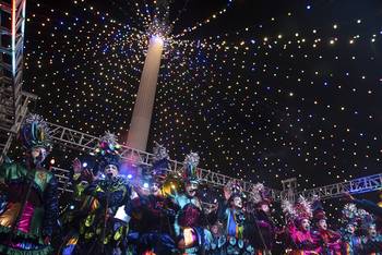 Murga La Gran Muñeca, en el Desfile Inaugural de Carnaval (archivo, enero de 2025). · Foto: Gianni Schiaffarino