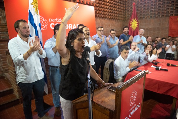 Virginia Cáceres, el 5 de febrero, en la sede del Partido Colorado. · Foto: Gianni Schiaffarino