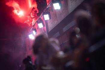 Calle Isla de Flores, el 8 de febrero de 2025, durante el desfile de Llamadas. · Foto: Gianni Schiaffarino