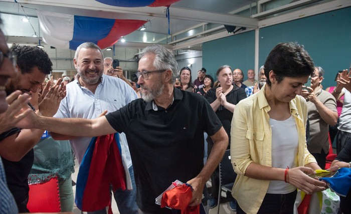 Mario Bergara, Salvador Schelotto y Verónica Piñeiro, el 10 de febrero, en La Huella de Seregni. · Foto: Gianni Schiaffarino